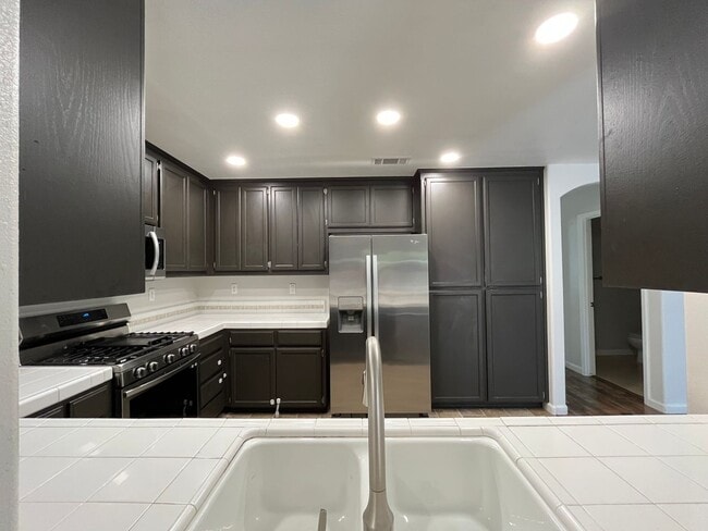 Building Photo - Paso Robles Townhouse, close to downtown!