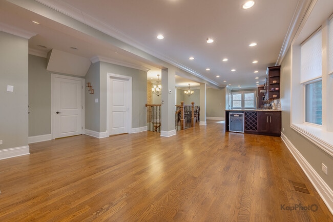 Building Photo - 3639 N Troy St