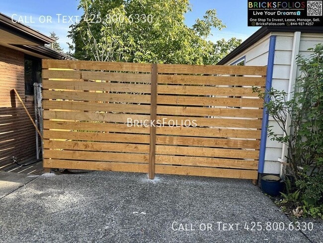 Building Photo - 11539 Corliss Ave N