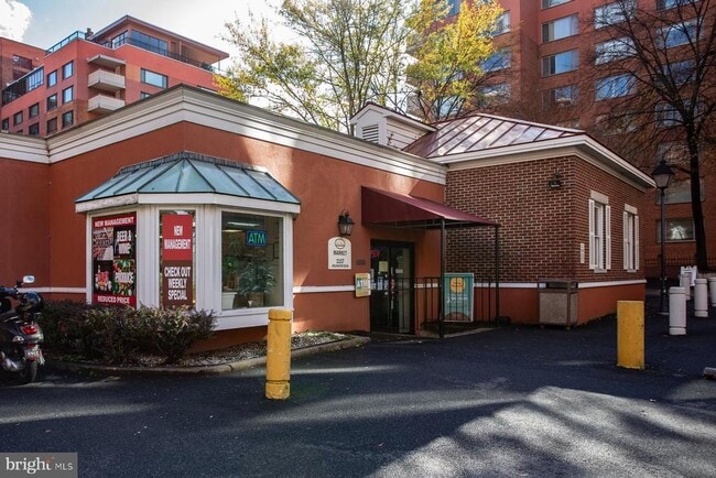 Building Photo - 1121 Arlington Blvd