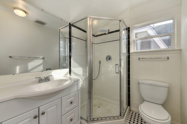 Building Photo - 3837 Y St