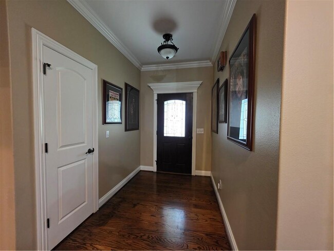 Building Photo - 15 Thackery Ln