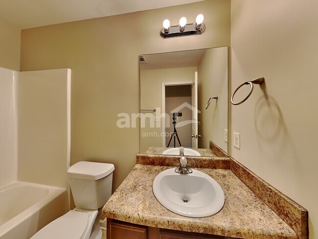 Building Photo - 812 Whitfield Oak Rd