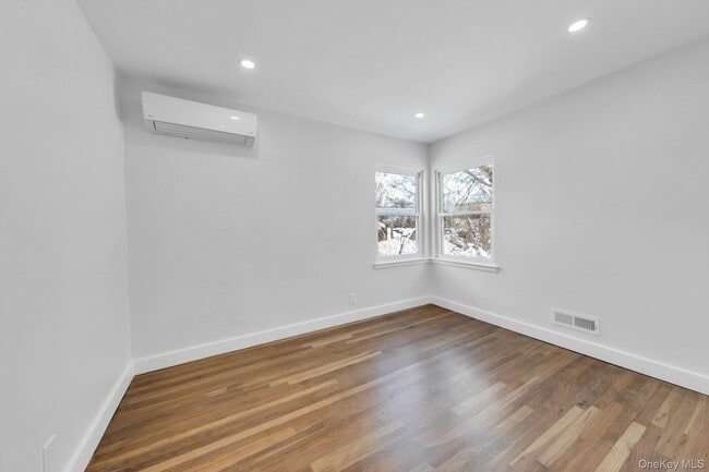 Building Photo - 11 Barbara Dr