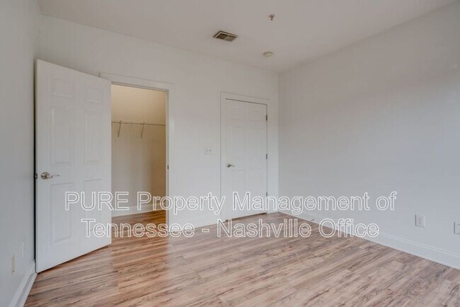 Building Photo - 760 Wedgewood Park