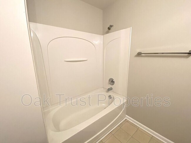 Building Photo - 237 Border Rd