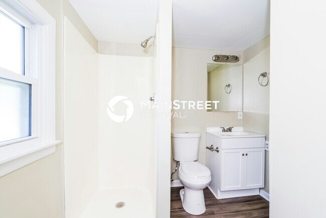 Building Photo - 4 Bedroom Pet-Friendly Home in Louisville,...