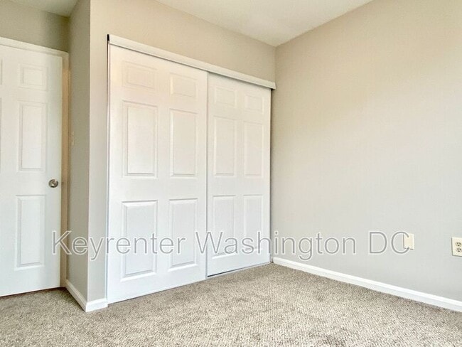 Building Photo - 18231 Fox Chase Cir