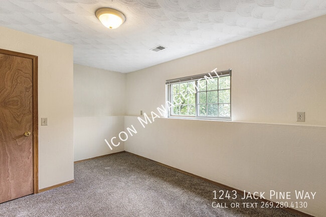 Building Photo - 1243 Jack Pine Way