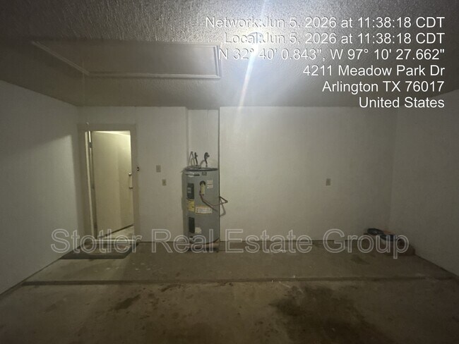 Building Photo - 4211 Meadow Park Dr