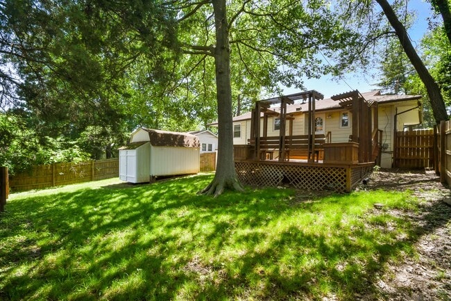 Building Photo - 721 Montego Dr