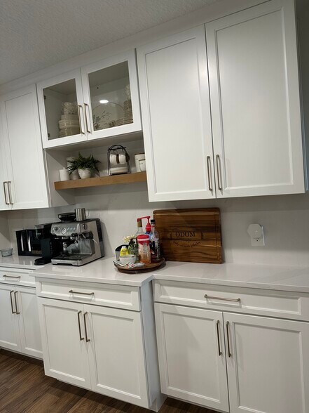 Building Photo - 519 Lake Charm Ct