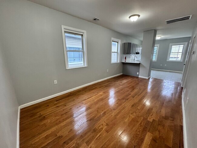 Building Photo - 30 E 49th St