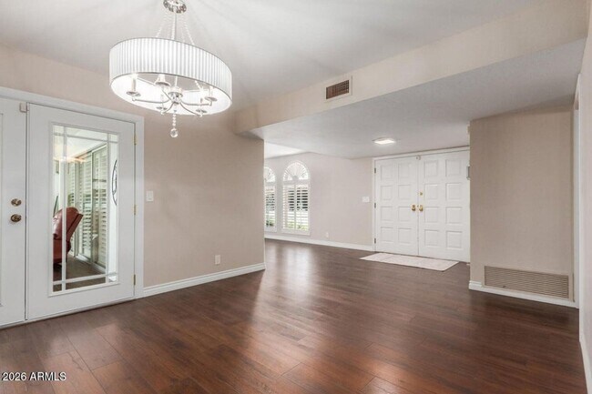 Building Photo - 481 W Half Moon Way