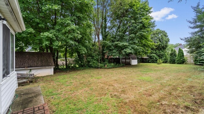 Building Photo - 16 Boxwood Rd