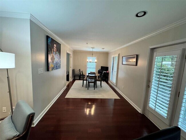 Building Photo - 3201 Lenox Rd NE