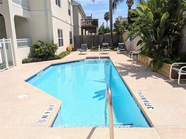 Building Photo - 16 W Retama St