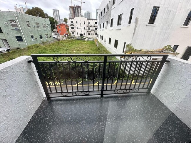 Building Photo - 529 SW 4th St