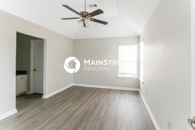 Building Photo - 3 Bedroom Pet-Friendly Home in Memphis, TN with Main Street Renewal