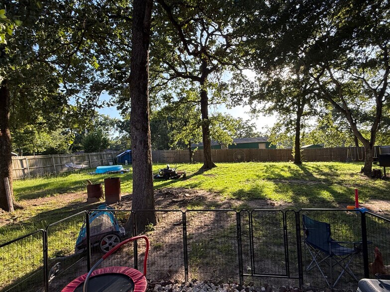 Building Photo - 3153 Roosevelt Dr