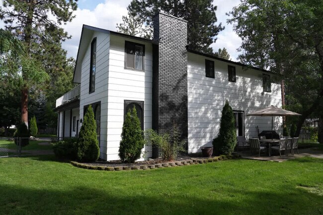 Building Photo - 105 S Westwood Dr
