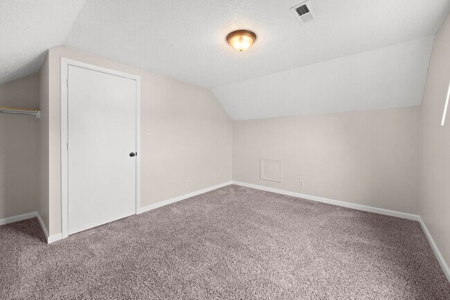 Building Photo - Move-In Specials Available! Single-Family in Oak Grove, KY!