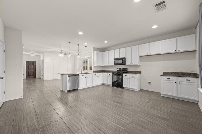 Building Photo - 604 Palmilla St