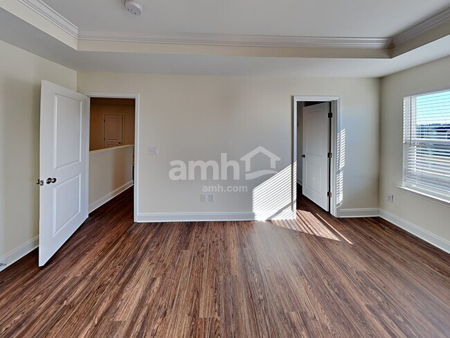 Building Photo - 5956 Hagar Vly Dr
