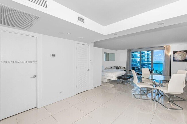 Building Photo - 2301 Collins Ave