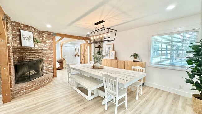 Building Photo - Beautifully Remodeled and Charming Country...