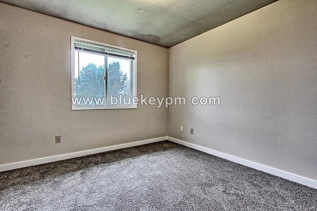 Building Photo - 14005 NE 70th St