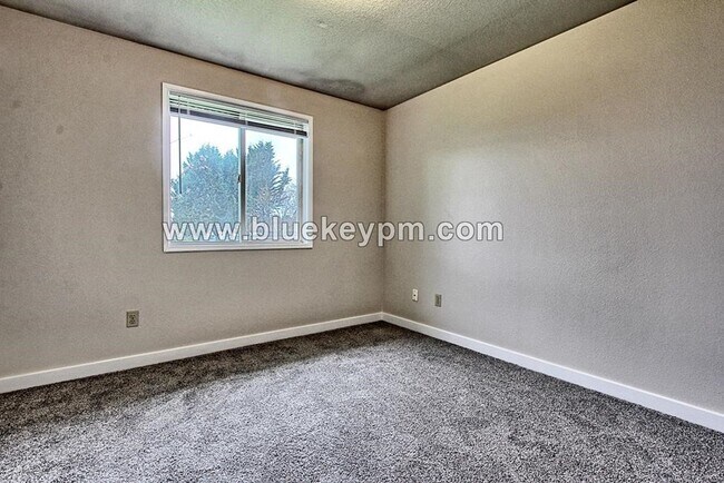 Building Photo - 3 Bed, 2 Bath Home Near Walmart on 4th Plain and NE 143rd Avenue