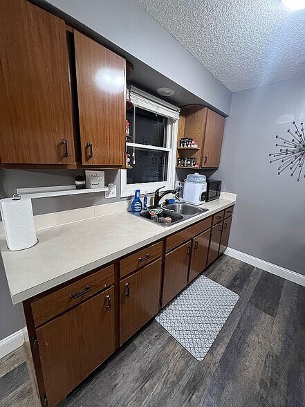 Building Photo - 415 Northview Dr