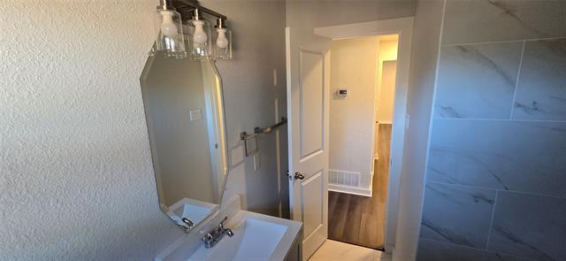 Building Photo - 2021 Costa Mesa Dr