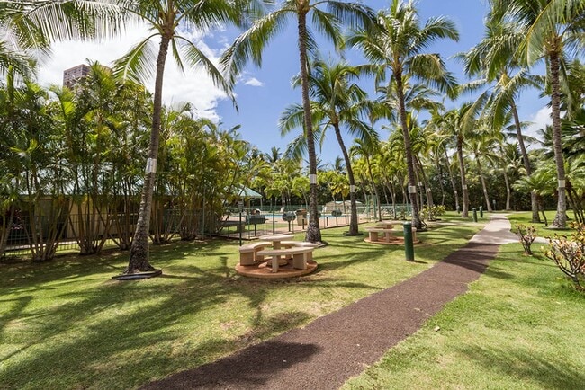 Building Photo - AWESOME VIEWS IN THIS GORGEOUS 1BR/1BA/2PK...