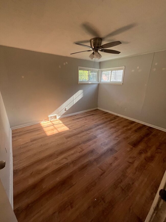 Building Photo - Three Bed, 2 Bath in Cincinnati!