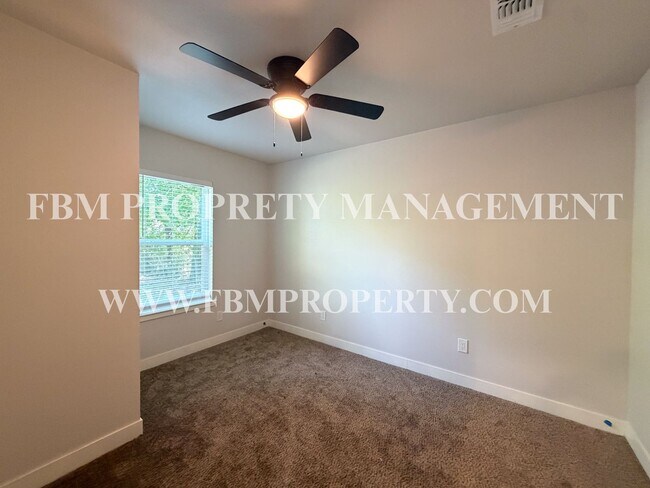 Building Photo - 1606 Cherry Ave