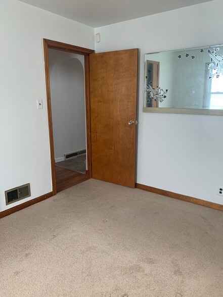 Building Photo - 737 Camden St