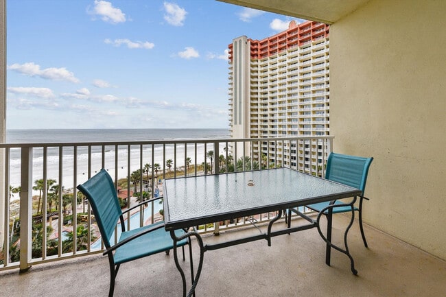 Building Photo - 9896 S Thomas Dr