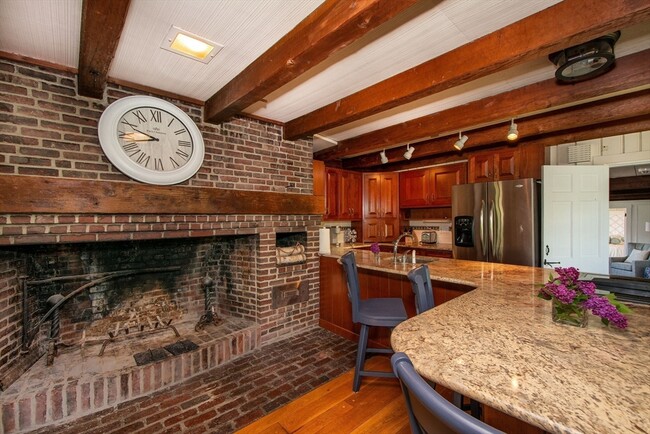 Building Photo - 19 Hobart Ln