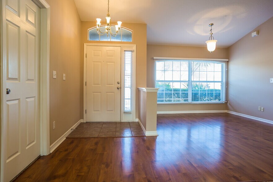 Building Photo - 232 Valley Edge Dr
