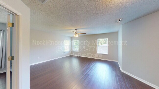 Building Photo - 1063 Collinswood Dr W