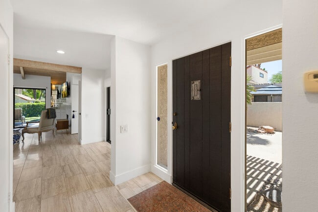 Building Photo - 306 Forest Hills Dr