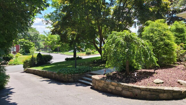 Building Photo - 60 Havilands Ln