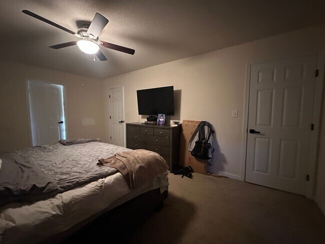 Building Photo - 101 Spain Dr