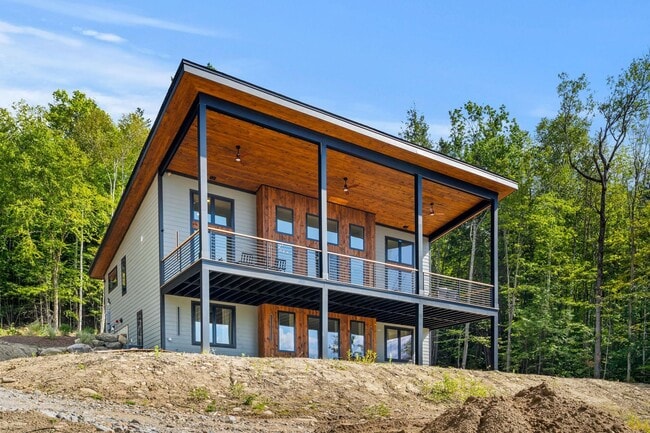 Building Photo - 162 Pond Rd