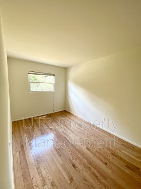 Building Photo - 722 Robinwood Dr