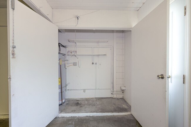 Building Photo - 173 W Elfin Green
