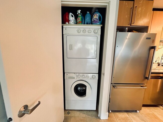 Building Photo - Sunny 1 bed 1 bath condo in Fremont