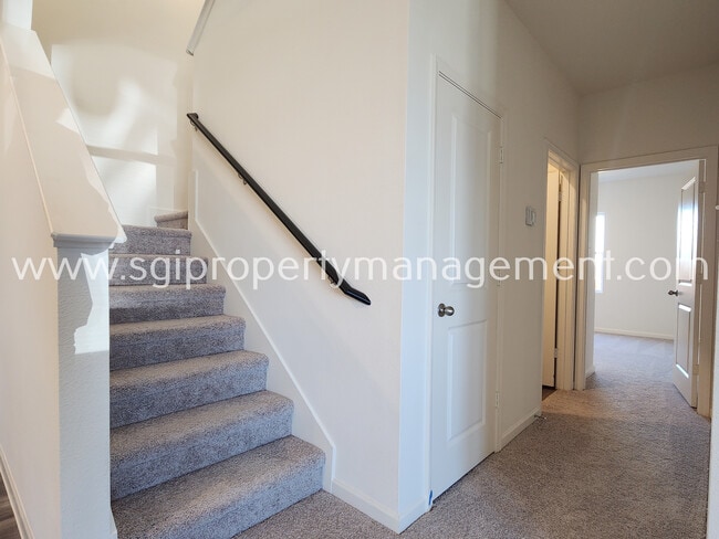 Building Photo - 1621 White Fir Ln